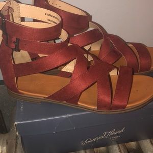 Universal thread sandals